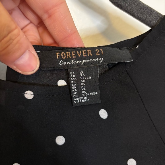 Forever 21 Black Top with White Dots Size XL - Picture 4 of 10